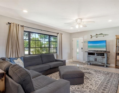 2309 Lynn Street - Photo Thumbnail 6