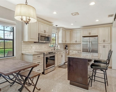 2309 Lynn Street - Photo Thumbnail 8