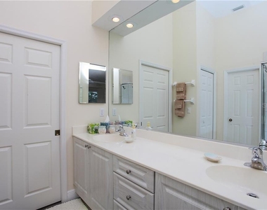 7725 Whitebridge Glen - Photo Thumbnail 17