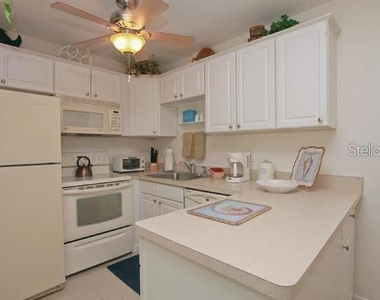 7153 W Country Club Drive N - Photo Thumbnail 6