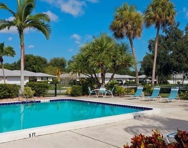 7153 W Country Club Drive N - Photo Thumbnail 12