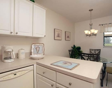 7153 W Country Club Drive N - Photo Thumbnail 5