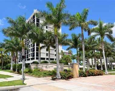 11 Sunset Drive - Photo Thumbnail 2