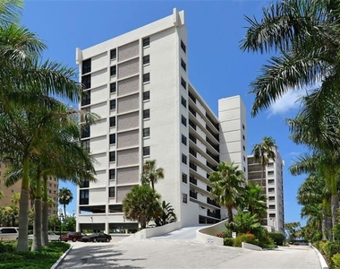 11 Sunset Drive - Photo Thumbnail 3