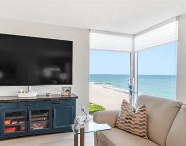 2425 Gulf Of Mexico Drive - Photo Thumbnail 7