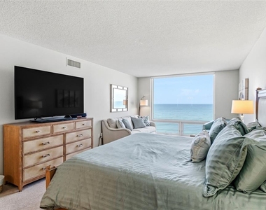 2425 Gulf Of Mexico Drive - Photo Thumbnail 20