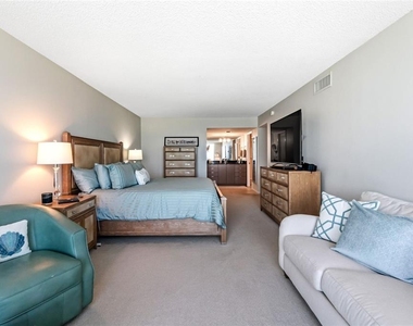 2425 Gulf Of Mexico Drive - Photo Thumbnail 19