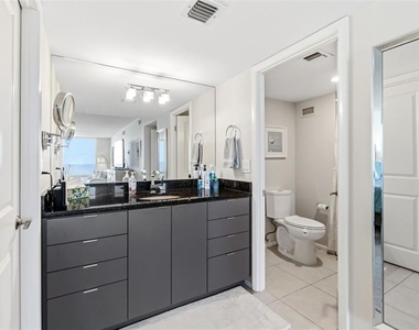 2425 Gulf Of Mexico Drive - Photo Thumbnail 23