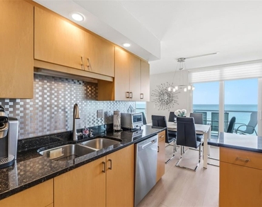2425 Gulf Of Mexico Drive - Photo Thumbnail 28