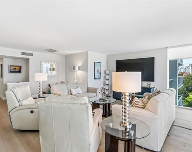 2425 Gulf Of Mexico Drive - Photo Thumbnail 5