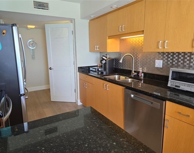 2425 Gulf Of Mexico Drive - Photo Thumbnail 18