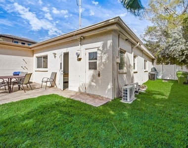 55 N Washington Drive - Photo Thumbnail 7