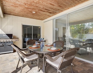 55 N Washington Drive - Photo Thumbnail 2
