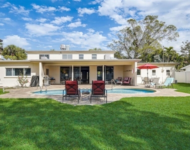 55 N Washington Drive - Photo Thumbnail 8