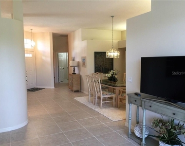 549 Fallbrook Drive - Photo Thumbnail 7