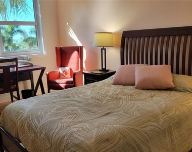 750 N Tamiami Trail - Photo Thumbnail 12