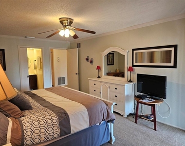 6468 Seagull Drive - Photo Thumbnail 17