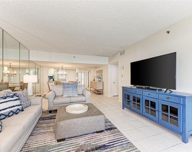 1135 Gulf Of Mexico Drive - Photo Thumbnail 9