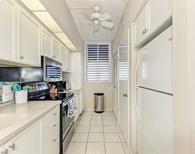 1135 Gulf Of Mexico Drive - Photo Thumbnail 12