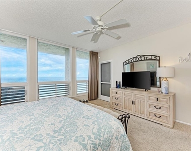 1135 Gulf Of Mexico Drive - Photo Thumbnail 17