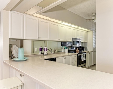 1135 Gulf Of Mexico Drive - Photo Thumbnail 10