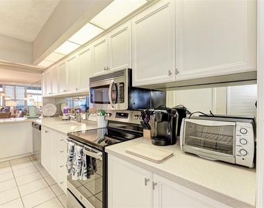 1135 Gulf Of Mexico Drive - Photo Thumbnail 14