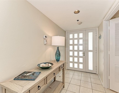 1135 Gulf Of Mexico Drive - Photo Thumbnail 3