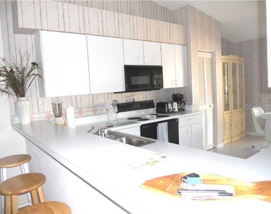 8911 Veranda Way - Photo Thumbnail 3