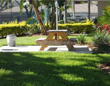 8911 Veranda Way - Photo Thumbnail 16