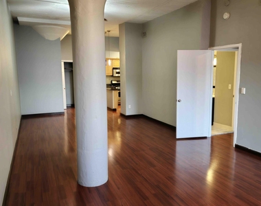 80 Bay Street Landing - Photo Thumbnail 8