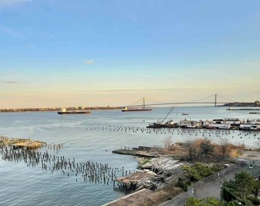 80 Bay Street Landing - Photo Thumbnail 6