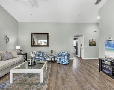 809 Montrose Drive - Photo Thumbnail 14