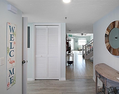 1206 Siesta Bayside Drive - Photo Thumbnail 5