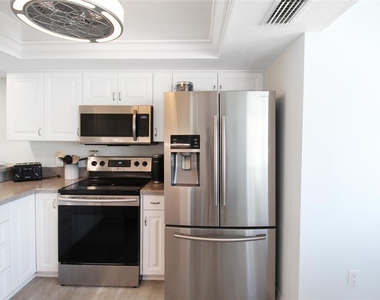 1206 Siesta Bayside Drive - Photo Thumbnail 10