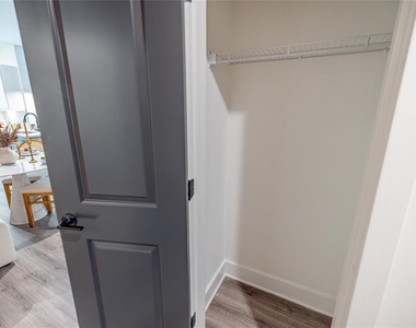 1420 Lakefront Drive - Photo Thumbnail 16