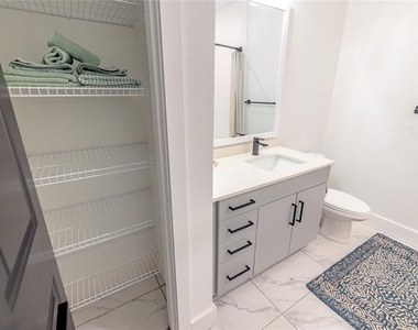 1420 Lakefront Drive - Photo Thumbnail 17