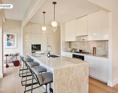 15 W 61st Street - Photo Thumbnail 1