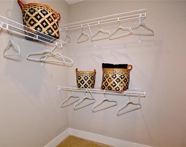 465 Memorial Drive Se - Photo Thumbnail 16