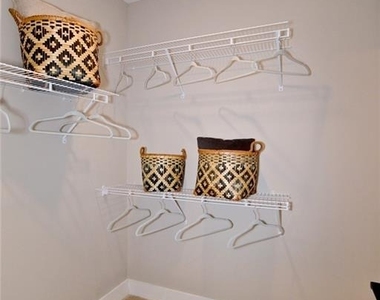 465 Memorial Drive Se - Photo Thumbnail 15