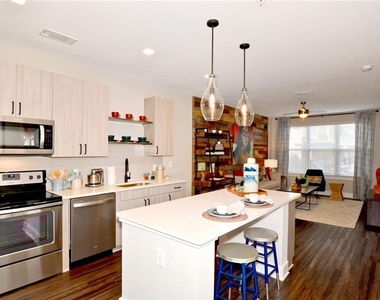 465 Memorial Drive Se - Photo Thumbnail 9