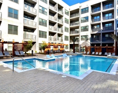 465 Memorial Drive Se - Photo Thumbnail 25