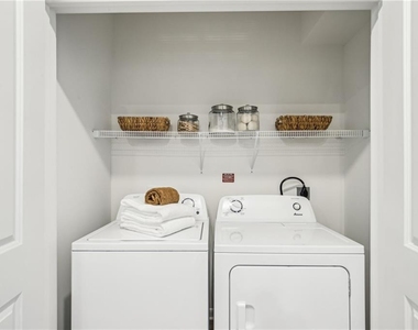 1296 Moreland Avenue Se - Photo Thumbnail 5
