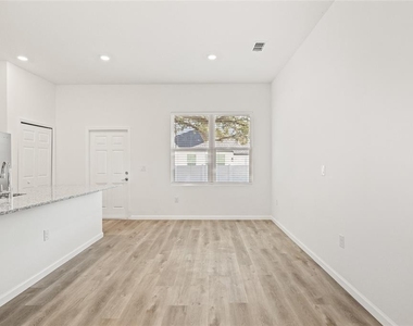 3005 E 17th Avenue - Photo Thumbnail 14