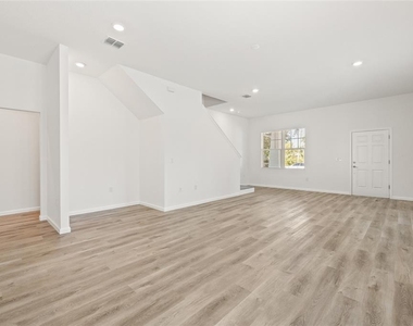 3005 E 17th Avenue - Photo Thumbnail 9
