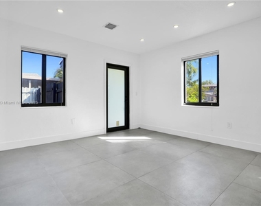 1801 Ne 175th St - Photo Thumbnail 7