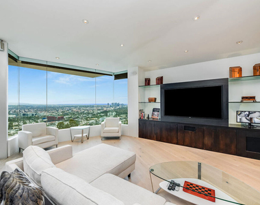 8690 Franklin Avenue - Photo Thumbnail 9