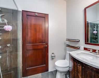 8690 Franklin Avenue - Photo Thumbnail 16