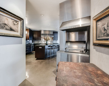 8690 Franklin Avenue - Photo Thumbnail 12