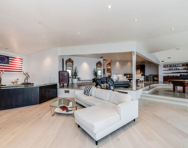 8690 Franklin Avenue - Photo Thumbnail 11