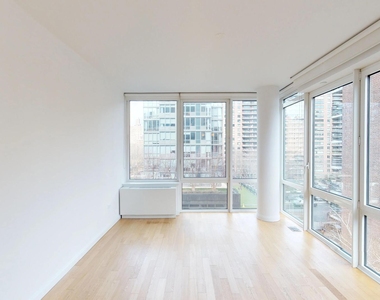 775 Columbus Ave - Photo Thumbnail 2